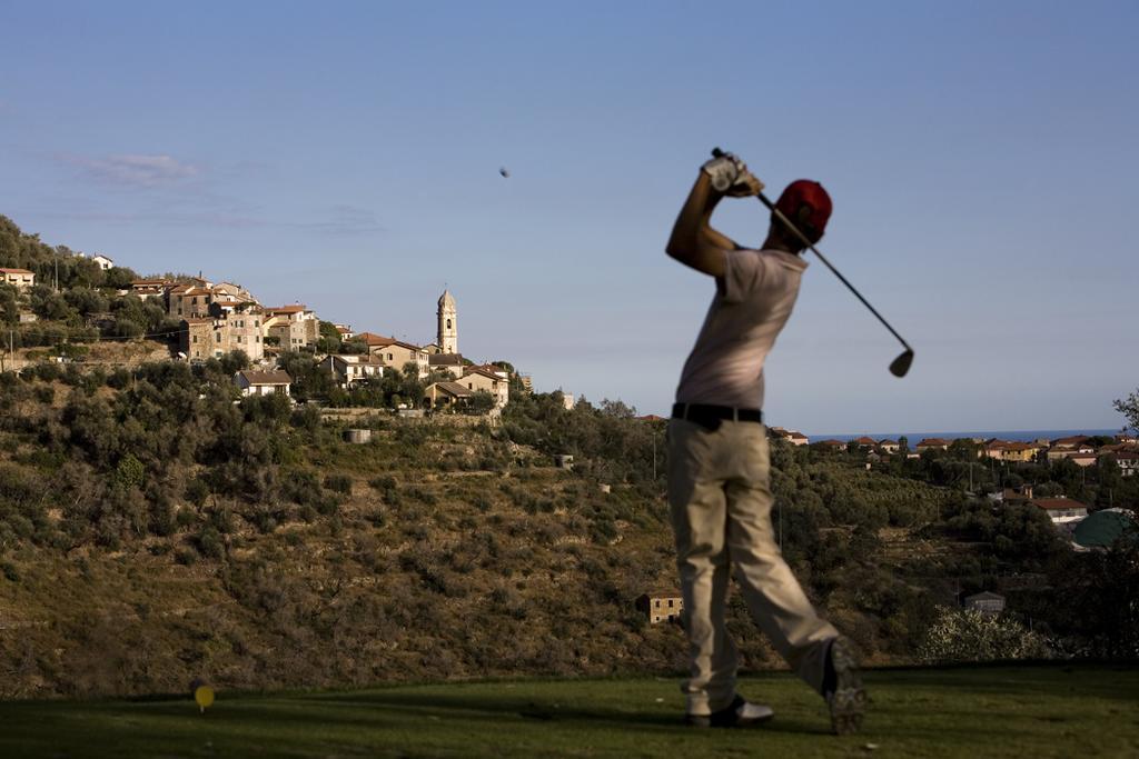 Castellaro Golf Resort Eksteriør billede